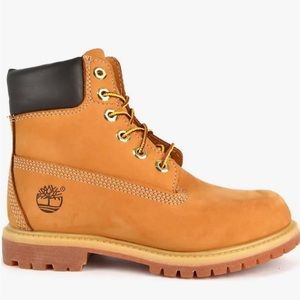 These are a used Timberland boots for women size 6.5
